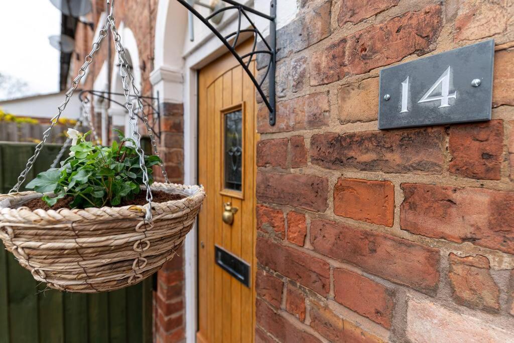 Villa Besford Square, Shrewsbury Town Exterior foto